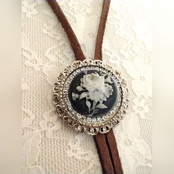 Elegant Vintage Brown and Silver Cameo Bolero Necklace - Picture 9 of 12
